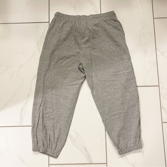 Nike gray cropped sweatpants size medium - Picture 7 of 7
